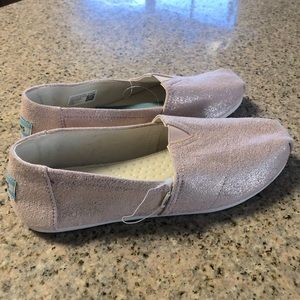 NWT - TOMS Belmont Rose Gold Metallic